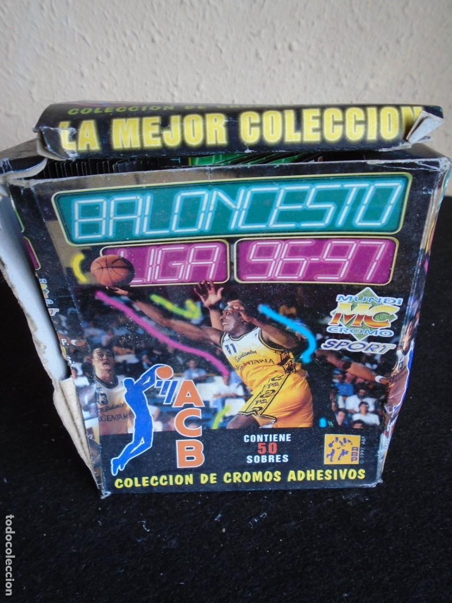 Coleccionismo deportivo: (TU-08)CAJA DE 50 SOBRES DE CROMOS BALONCESTO LIGA 96-97 MUNDI CROMO SPORT