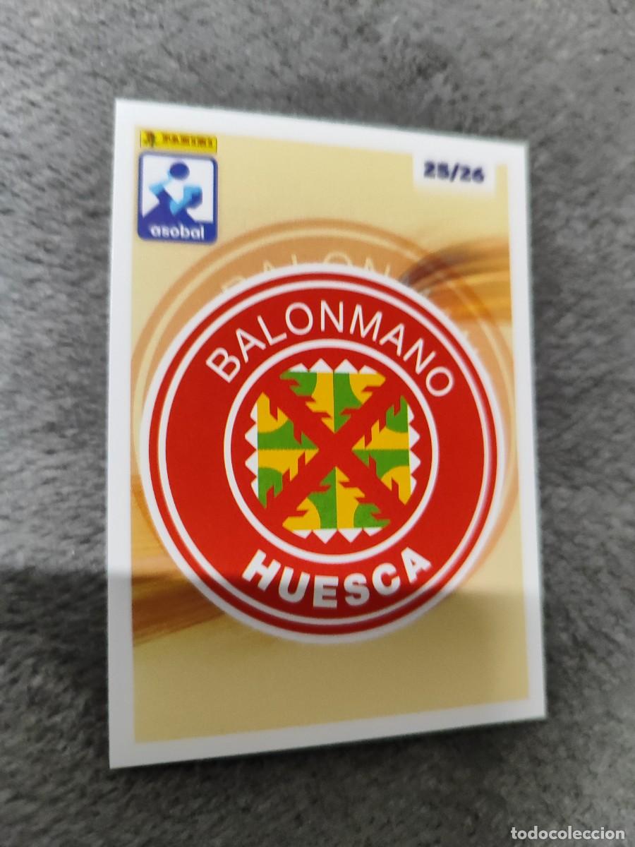 Sammelleidenschaft Sport: 245 ESCUDO BADA HUESCA LIGA NEXUS ENERGIA ASOBAL 2025 2026 PANINI 25 26 BALONMANO