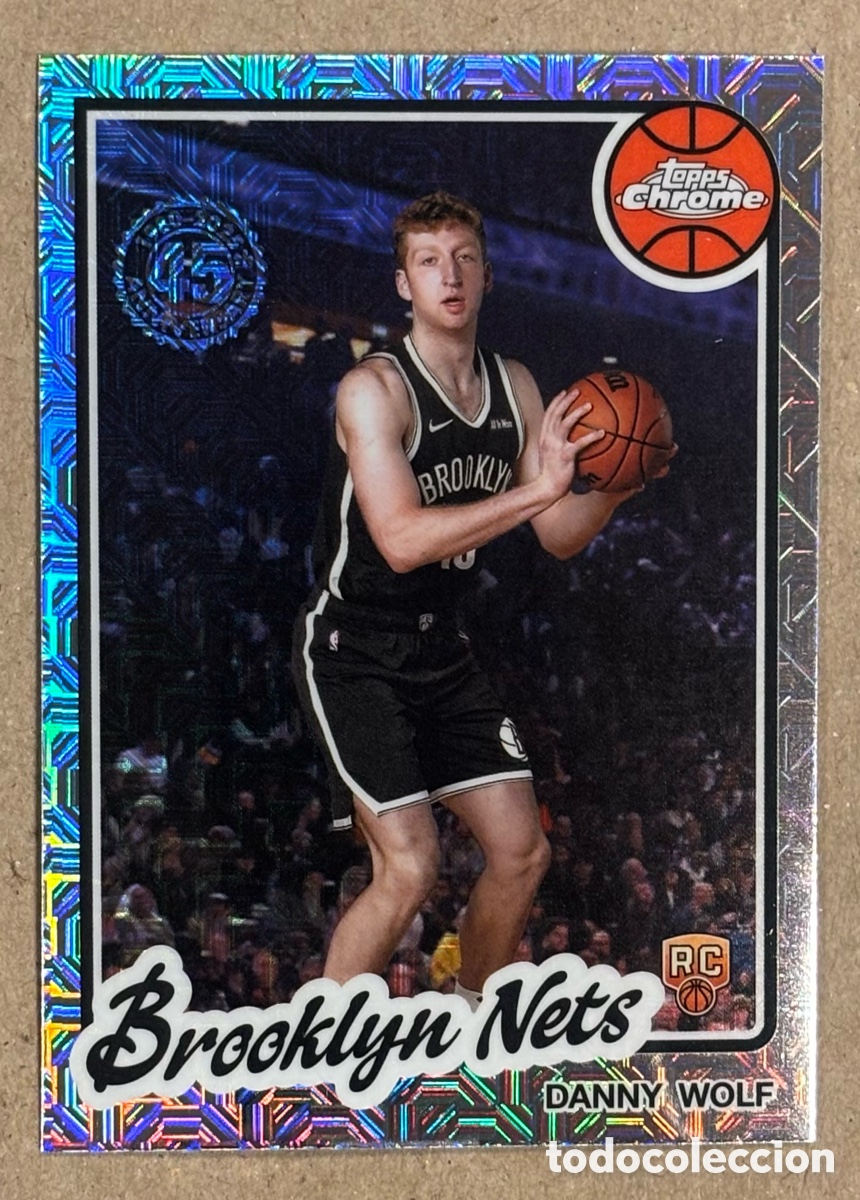 Coleccionismo deportivo: BEN SARAF (BROOKLYN NETS). CARTA ROOKIE CARD MOJO REFRACTOR #TC-DW NBA TOPPS 1980 CHROME 2025