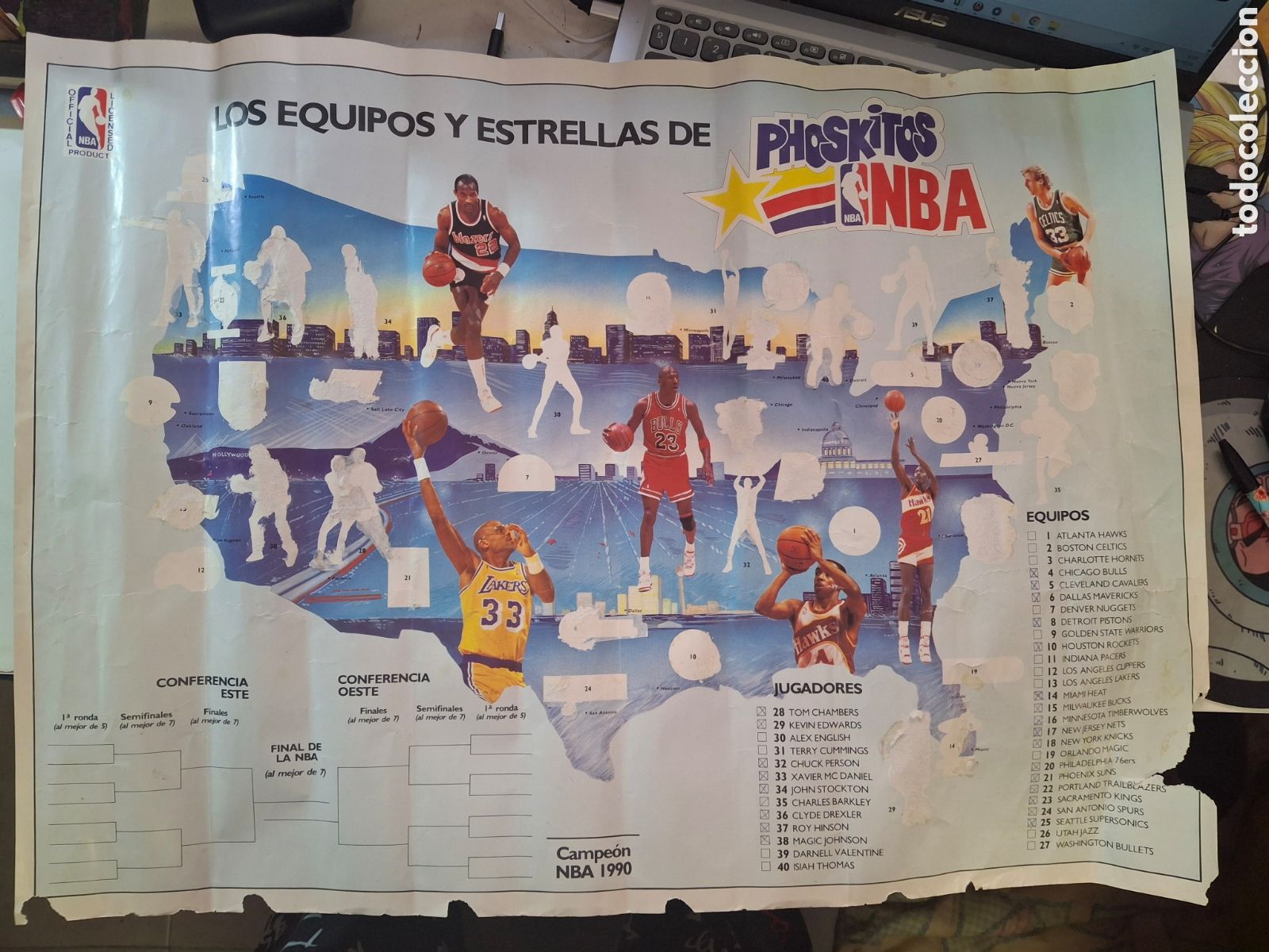 Sports collectibles: POSTER PHOSKITOS NBA CON LOS CROMOS DESPEGADOS Y ALGUNA FALTA DE PAPEL