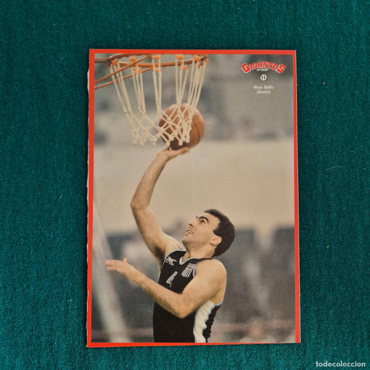Coleccionismo deportivo: GRAN PEGATINA GIGANTES DEL BASKET 1988 SUPERBASKET Y NICOS GALLIS-SIN PEGAR - N&ordm; 11 -GRECIA