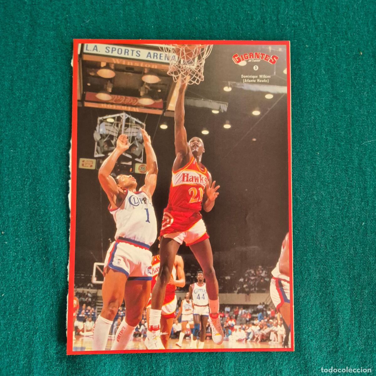 Coleccionismo deportivo: GRAN PEGATINA DOMINIQUE WILKINS - GIGANTES DEL BASKET 1988 - N&ordm; 3 ATLANTA HAWKS NBA STICKER