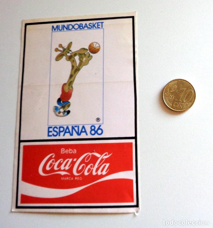 Coleccionismo deportivo: PEGATINA ADHESIVO ANTIGUO. BALONCESTO BASKETBALL. MUNDOBASKET ESPA&Ntilde;A 86. COCA COLA. MASCOTA