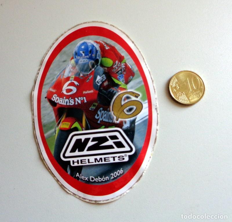 Coleccionismo deportivo: PEGATINA ANTIGUA ADHESIVO MOTOS MOTOR MOTOCICLISMO. ALEX DEB&Oacute;N 2006 NZI HELMETS. RARA