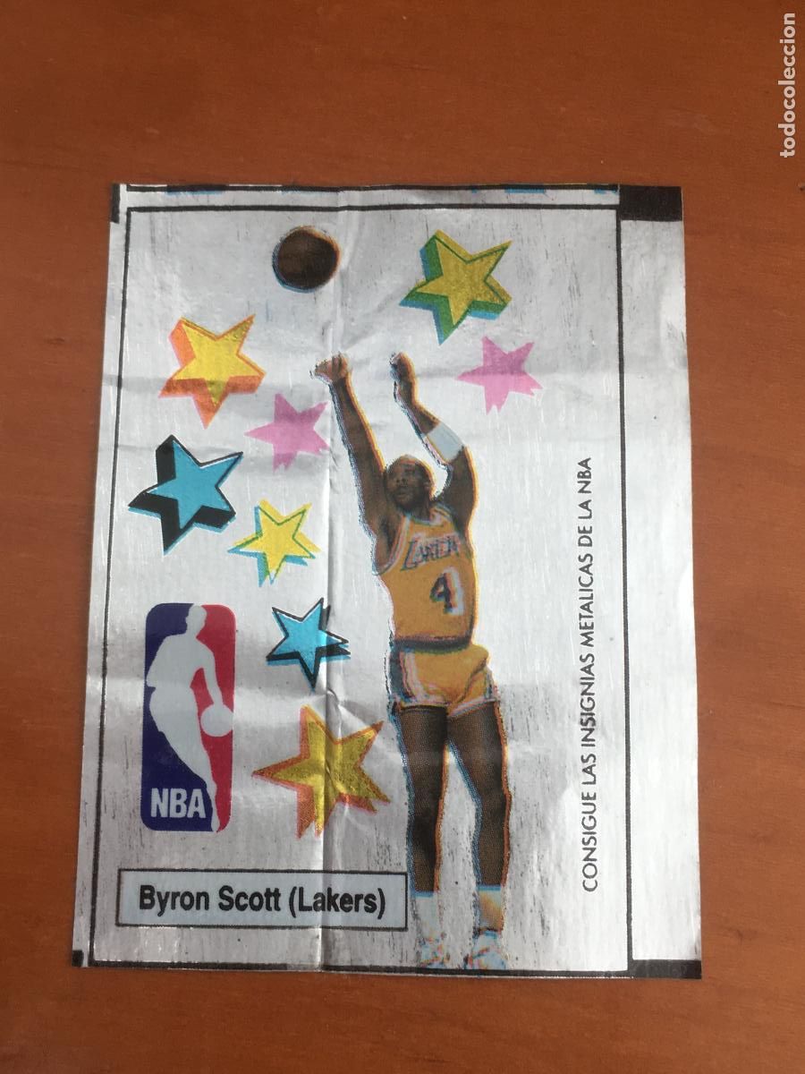 Coleccionismo deportivo: chicle insignias metalicas NBA byron scott los angeles lakers cromo original nunca pegado