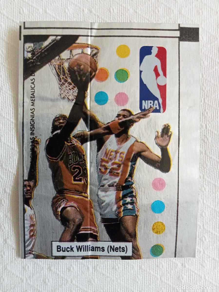 Coleccionismo deportivo: Insignia Met&aacute;lica Pegatina Buck Williams Nets Michael Jordan Bulls 1989 NBA Chicle Bubble Gum