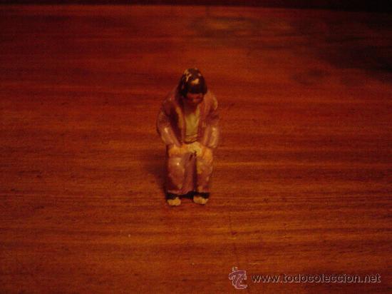 Figures of Bethlehem: Figurita de Pesebre de barro.