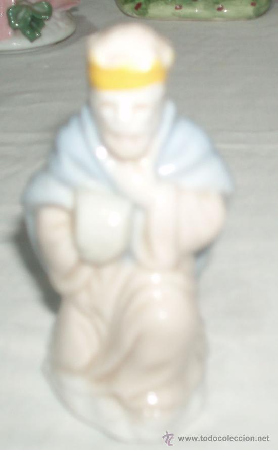 Figuras de Pres&eacute;pios: figura de rey en porcelana o ceramica
