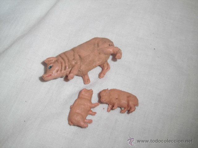 Figures of Bethlehem: FAMILIA DE CERDOS  DE PLASTICO PARA BELEN