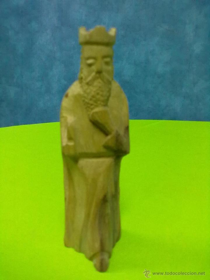 Figuras de Bel&eacute;n: REY MAGO MADERA TALLADA - Foto 1