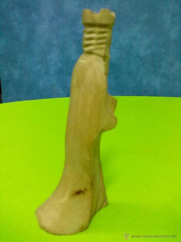 Figuras de Bel&eacute;n: REY MAGO MADERA TALLADA - Foto 2