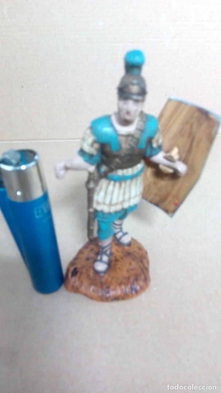 Figurines pour Cr&egrave;ches de No&euml;l: Oliver, figura romano Bel&eacute;n