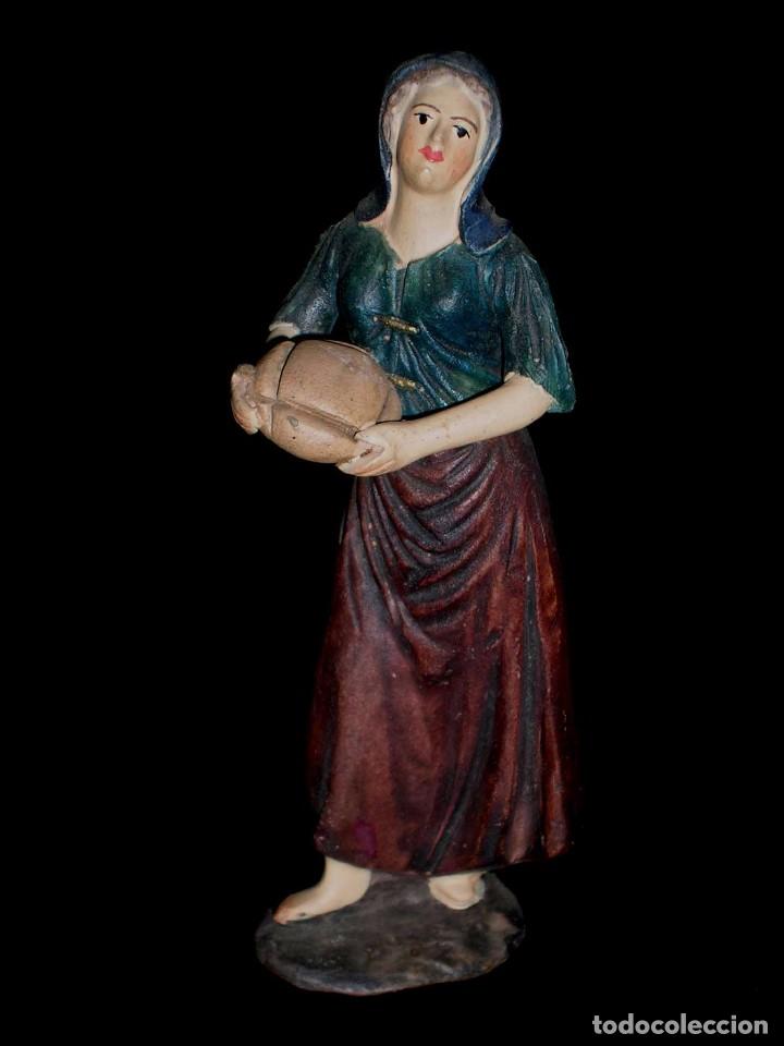 Figuras de Bel&eacute;n: Figura Mujer Bel&eacute;n, 11 cms. Excelente definici&oacute;n, conservando precio original en base. A&ntilde;os 50.
