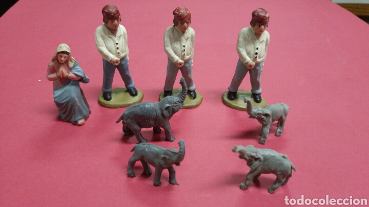 Figuras de Pres&eacute;pios: Lote figuras Bel&eacute;n a&ntilde;os 80. 3 meones 1 virgen y 1 familia de 4 elefantes
