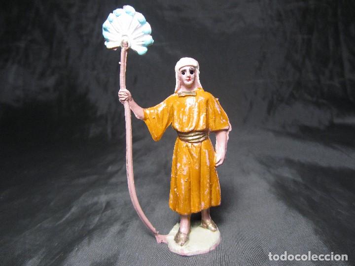 Figuras de Bel&eacute;n: FIGURA ANTIGUA EN PL&Aacute;STICO BEL&Eacute;N ESPA&Ntilde;OL PAJE 7,2 CM HASTA LA CABEZA