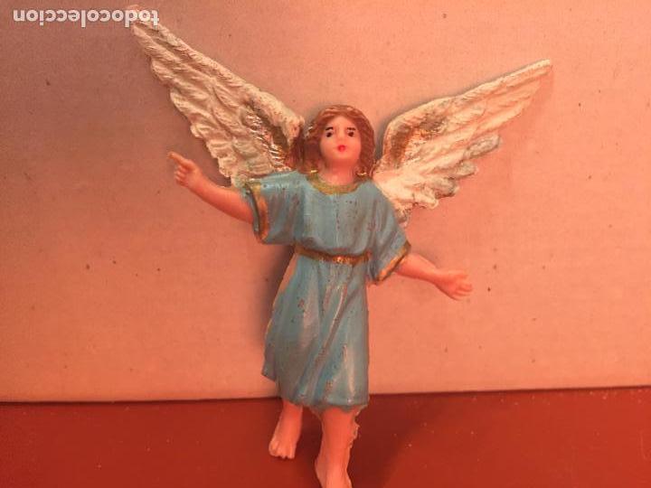 Figuras de Bel&eacute;n: Antigua figura de pesebre - ANGEL ANUNCIADOR - 7,5 CMS DE LARGO