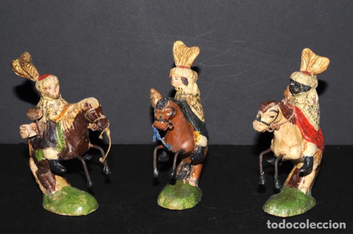 Figuras de Bel&eacute;n: EXCEPCIONAL FIGURAS DE BELEN O PESSEBRE EN BARRO O TERRACOTA - REYES MAGOS - S. XIX