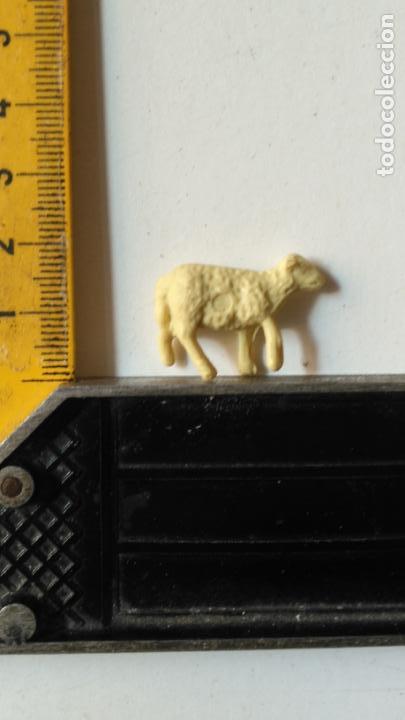 Statuine di Presepe: antigua figura de portal de belen plastico duro pech o similar - ver medida en foto