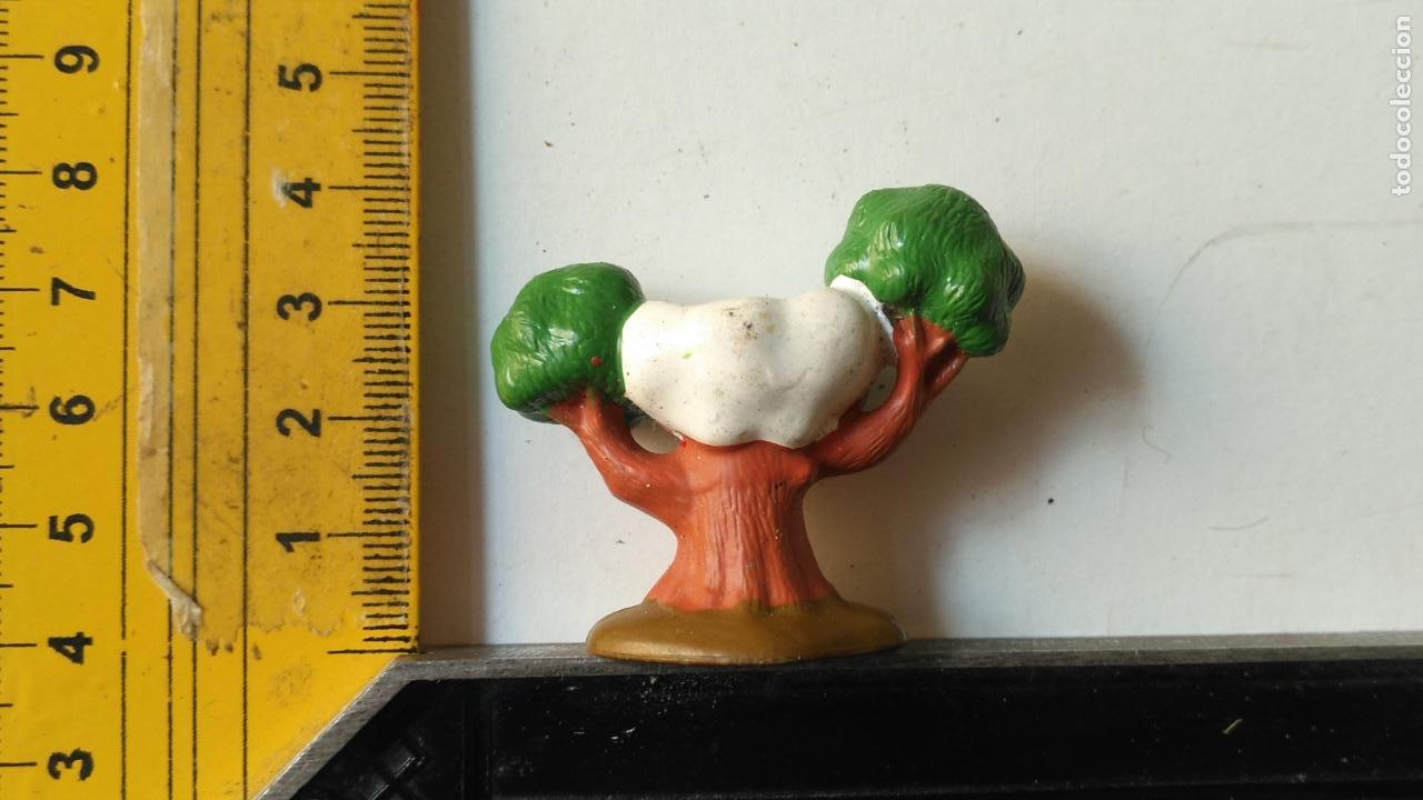 Statuine di Presepe: antigua figura de portal de belen plastico duro pech o similar - ver medida en foto