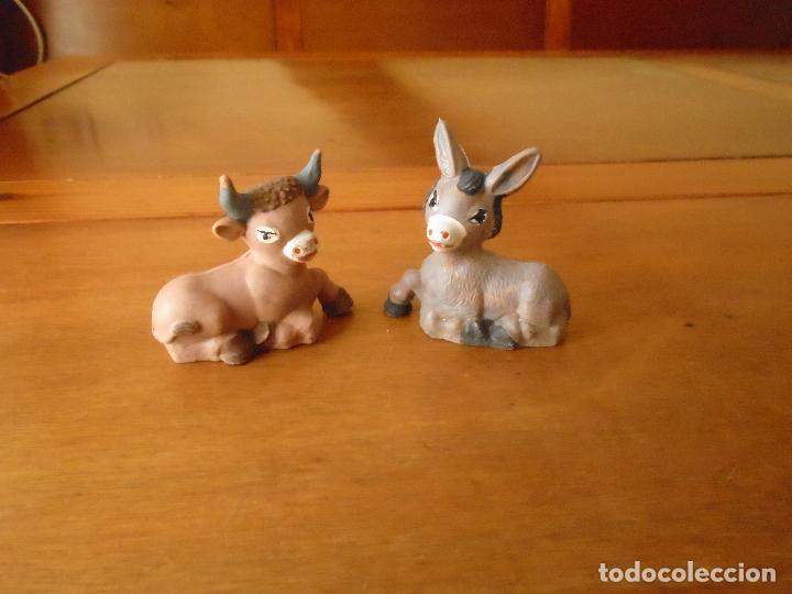 Figuras de Pres&eacute;pios: LOTE DE ANTIGUAS FIGURAS DE BEL&Eacute;N EN PL&Aacute;STICO O GOMA: EL BUEY Y LA MULA