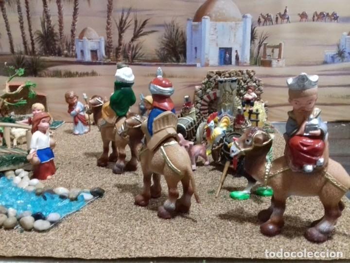 Figuren f&uuml;r Weihnachtskrippen: Conjunto reyes con camello linea infantil. Figuras belen