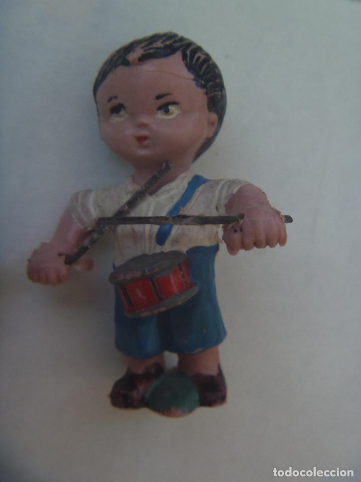 Figuren f&uuml;r Weihnachtskrippen: FIGURA ANTIGUA DEL PORTAL DE BELEN DE PLASTICO TIPO FERRANDIZ : PASTOR TOCANDO EL TAMBOR