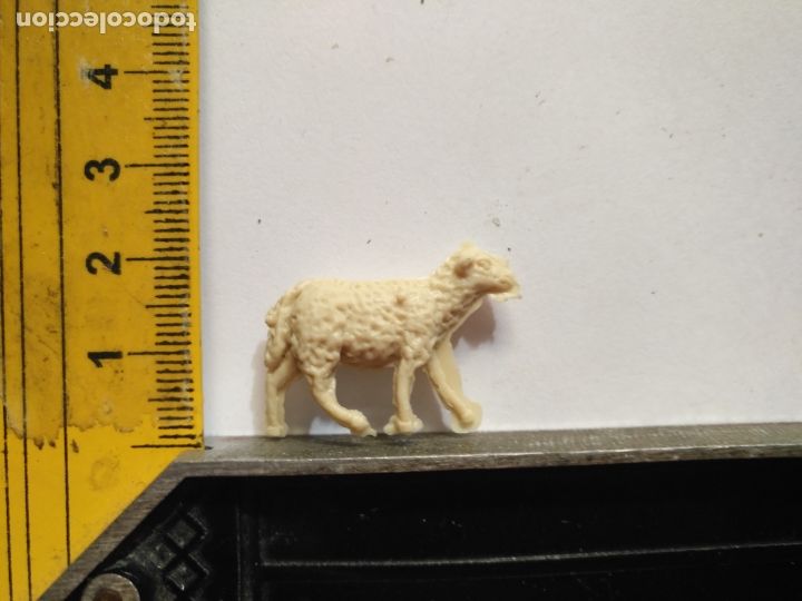 Figuren f&uuml;r Weihnachtskrippen: ANTIGUA FIGURA DE PORTAL DE BELEN PLASTICO DURO HAGA SU OFERTA - ANIMALES GRANJA OVEJA