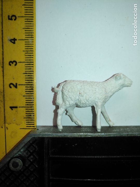 Figures of Bethlehem: ANTIGUA FIGURA DE PORTAL DE BELEN PLASTICO DURO HAGA SU OFERTA - ANIMALES GRANJA OVEJA