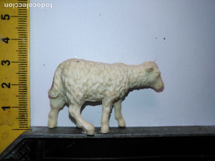 Figuren f&uuml;r Weihnachtskrippen: ANTIGUA FIGURA DE PORTAL DE BELEN PLASTICO DURO HAGA SU OFERTA - ANIMALES GRANJA OVEJA