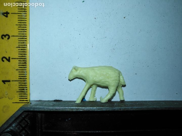 Figuren f&uuml;r Weihnachtskrippen: OFERTAS POR LOTES GRANDES - ANTIGUA FIGURA DE BELEN PLASTICO DURO A&Ntilde;OS 70 ANIMAL