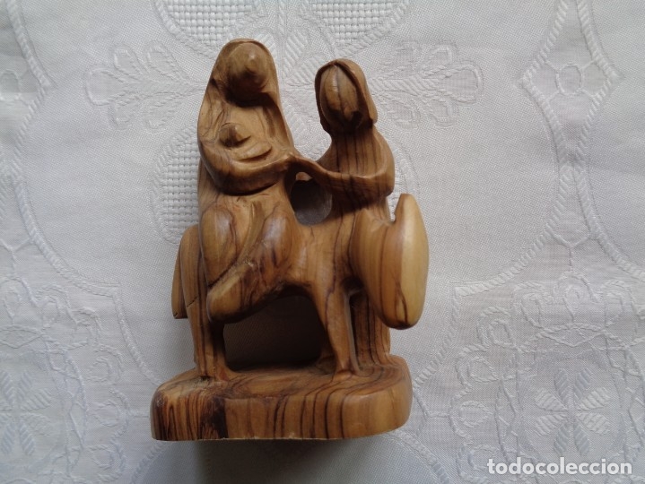 Figures of Bethlehem: TALLA EN MADERA DE LA HUIDA A EGIPTO. 13 X 8 X 6 Cm.