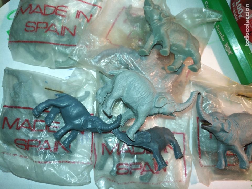 Figuren f&uuml;r Weihnachtskrippen: pareja elefantes ( elefante y cria ) figuras de belen plastico duro animales granja pech o similar