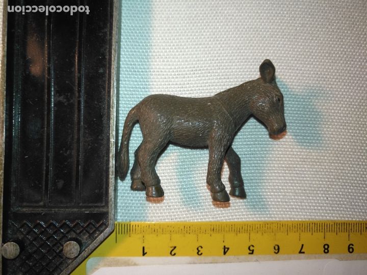 Figurines pour Cr&egrave;ches de No&euml;l: Antigua figura portal belen o nacimiento plastico duro pech o similar burro