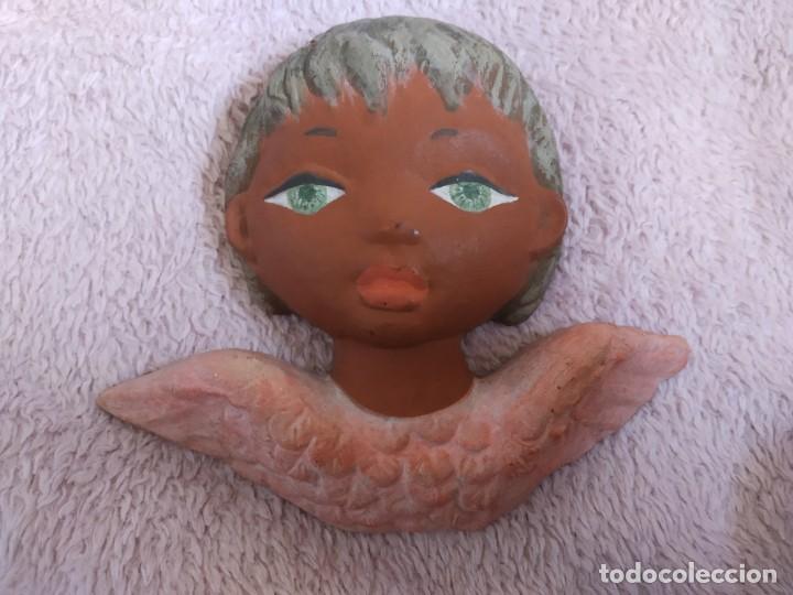 Figuras de Bel&eacute;n: Angelito de barro y pintado. - Foto 2