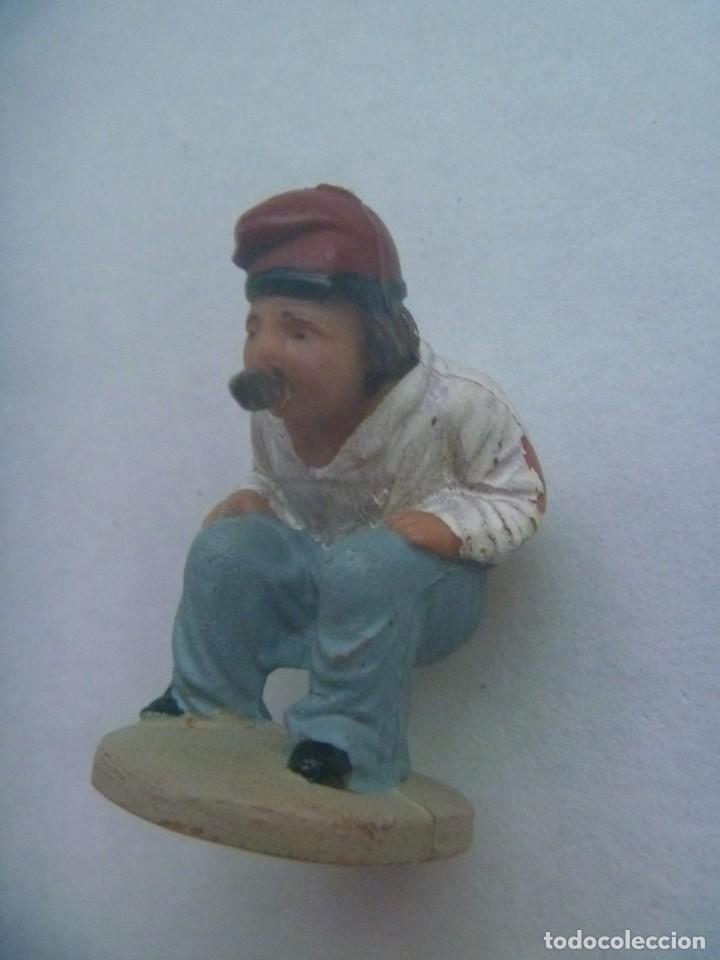 Figuras de Bel&eacute;n: ANTIGUA FIGURITA DE PLASTICO DEL BELEN : CAGANET CATALAN CON BARRETINA