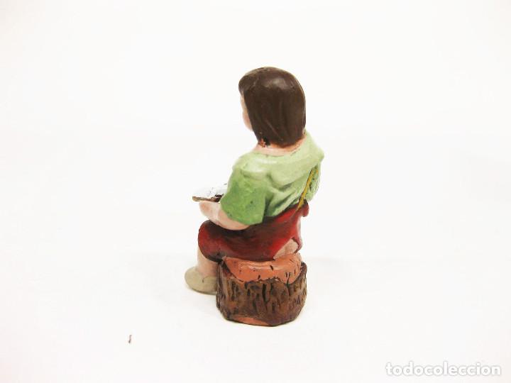 Figuras de Belén: Figura de barro para nacimiento de 12 cm. Niño leyendo un libro. M. Nicolás, Murcia. - Foto 2 - 220881546