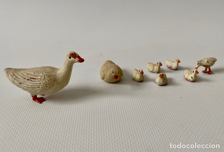 Figuras de Pres&eacute;pios: Antiguas figuras de Belen pesebre. Conjunto de ocho patos y patitos de terracota y plomo.