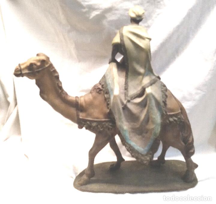 Figuras de Belén: Bereber Beduino a Camello Pasta Madera años 40, escuela Olot. Med. 42 cm - Foto 5 - 293916203