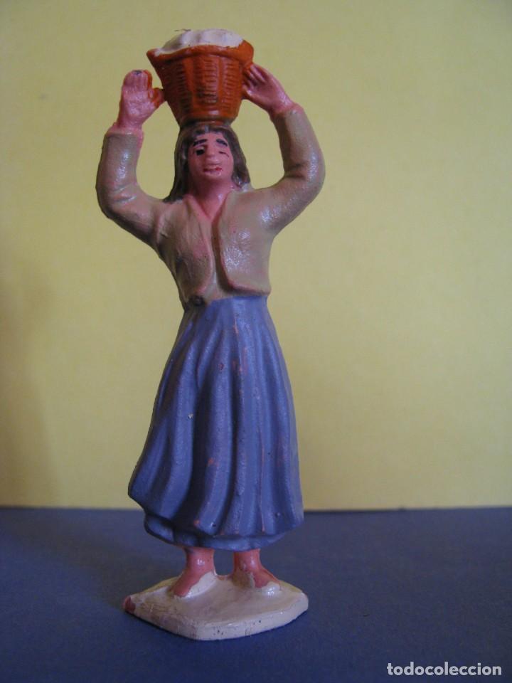 Figuras de Bel&eacute;n: FIGURA DE BELEN. PLASTICO. 8 CM. - Foto 1