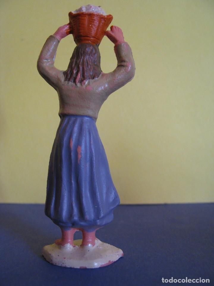Figuras de Bel&eacute;n: FIGURA DE BELEN. PLASTICO. 8 CM. - Foto 2