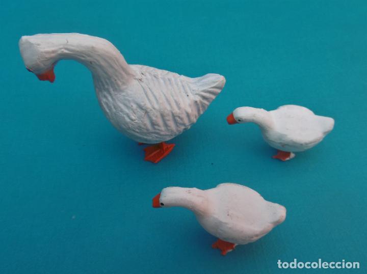 Figurines pour Cr&egrave;ches de No&euml;l: FIGURAS BELEN DE BARRO -PINTADAS A MANO -GRUPO DE OCAS - PATAS DE METAL - SIN USAR