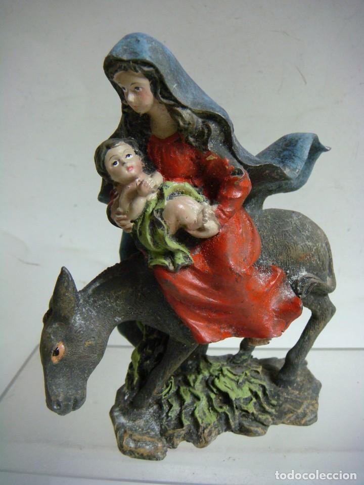 Figurines pour Cr&egrave;ches de No&euml;l: FIGURA EN RESINA DE LA VIRGEN CON EL NI&Ntilde;O MONTADOS SOBRE UN BURRO CAJ-F N&ordm;-9