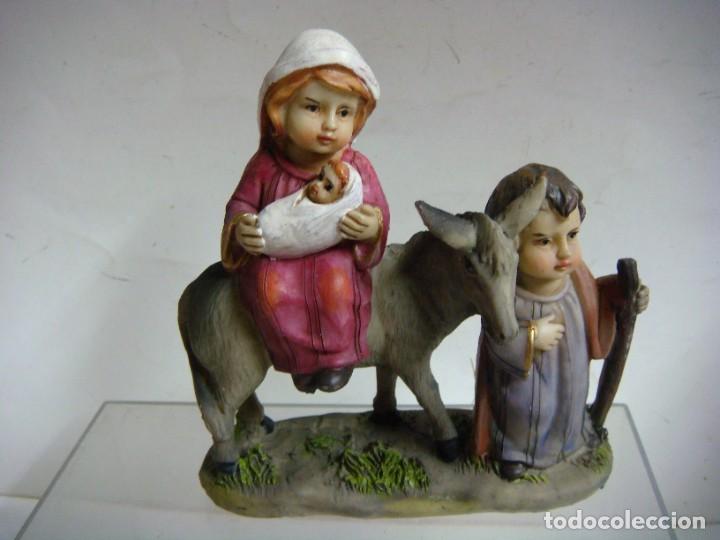Figurines pour Cr&egrave;ches de No&euml;l: FIGURA EN RESINA DE LA VIRGEN,SAN JOSE Y EL NI&Ntilde;O MONTADOS SOBRE UN BURRO CAJ-F N&ordm;-9