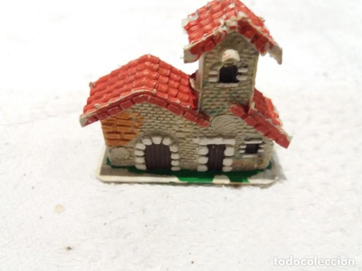 Statuine di Presepe: Antiguo puente de pl&aacute;stico 15x5 cm y casita de pl&aacute;stico altura 4,5 cm ancho 5 cm