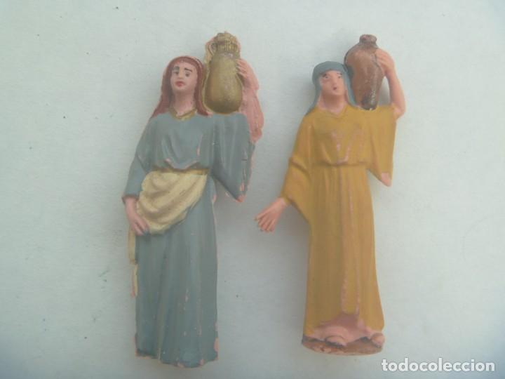 Figuras de Bel&eacute;n: FIGURA ANTIGUA DE PLASTICO DEL BELEN : PASTOR CON CAYADO Y SACO AL HOMBRO