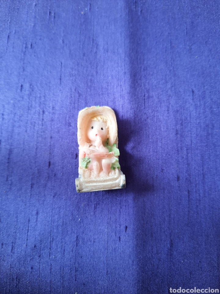 Figurines pour Cr&egrave;ches de No&euml;l: Figura tipo rosc&oacute;n bebe con silla.