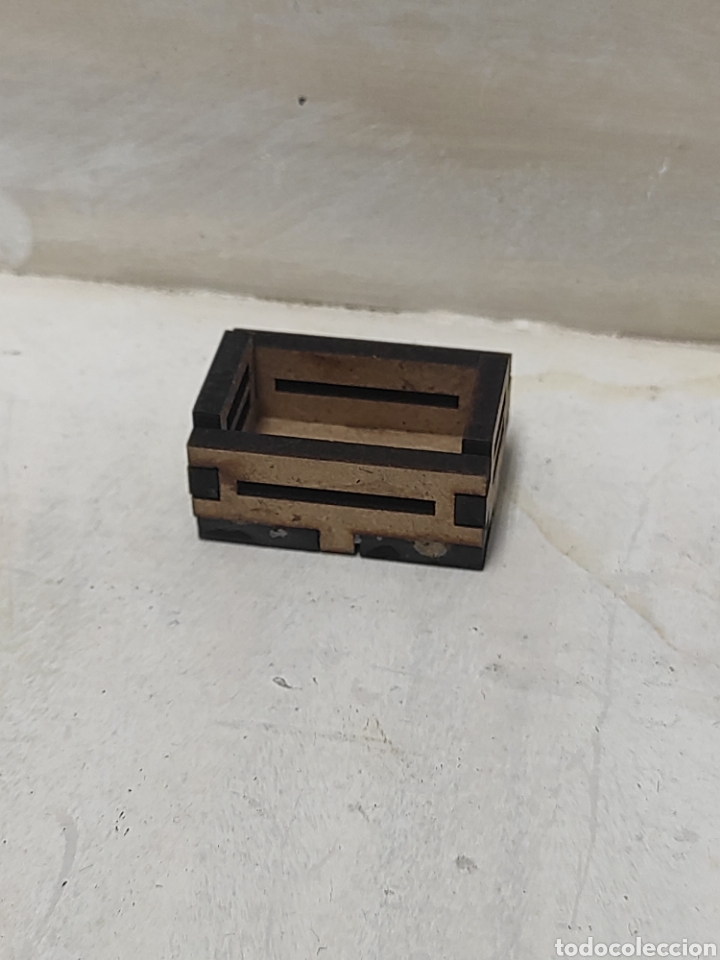 Figuras de Bel&eacute;n: MINIATURA CAJA DE MADERA