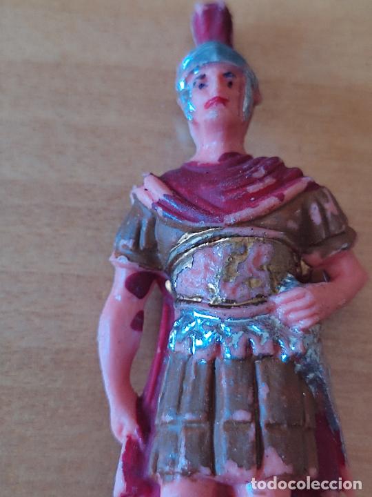 Figuras de Pres&eacute;pios: BELEN FIGURA OMANO CAPA ESPADA O SIMILAR 8 CM ALTO PL&Aacute;STICO