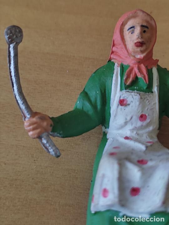 Figuras de Pres&eacute;pios: BELEN FIGURA LAVANDERA PA&Ntilde;UELO NARANJA O SIMILAR 6 CM ALTO PL&Aacute;STICO