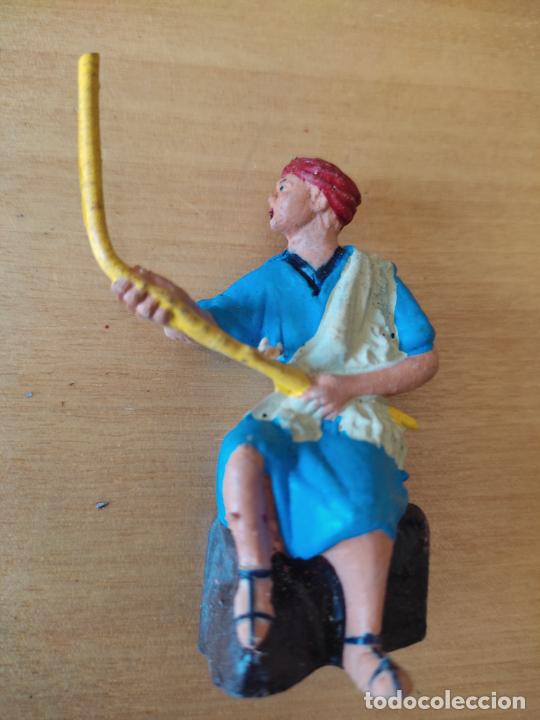 Figuras de Pres&eacute;pios: BELEN FIGURA PESCADOR O SIMILAR 5,5 CM ALTO GOMA DESPERFECTO